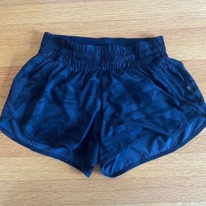 Lululemon camo hotty hot short 4 in